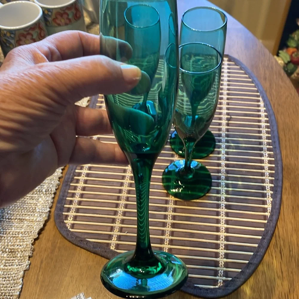 Vintage Libbey  Premiere Juniper set of 4 champagne flutes. Like new